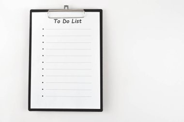 beyaz arkaplanda izole edilmiş pano arkaplanındaki listeyi yapmak için.