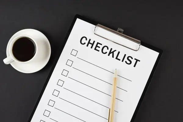 Siyah arkaplan, üst görünüm, kopyalama alanı.