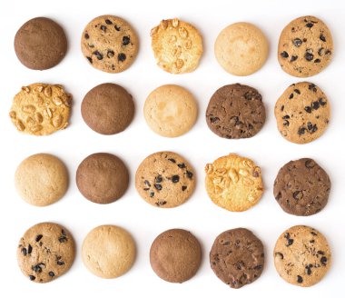 Beyaz arkaplanda farklı yuvarlak çerezler