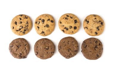 Beyaz arkaplanda farklı yuvarlak çerezler