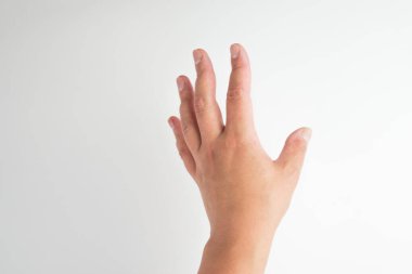 jest, beyaz arka planda elle izole edilmiş kırpma yolu da dahil. Kadın eli beyazın üstünde.