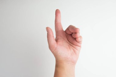 jest, beyaz arka planda elle izole edilmiş kırpma yolu da dahil. Kadın eli beyazın üstünde.