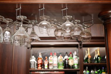 Modern bir restoranın içinde.