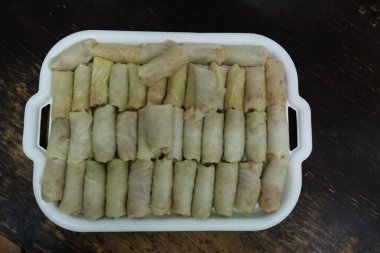 Beyaz arka planda Çin usulü hamur tatlısı