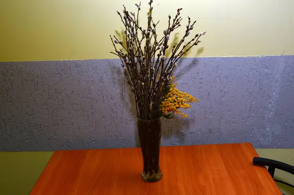 Bahçede çiçek dekorasyon