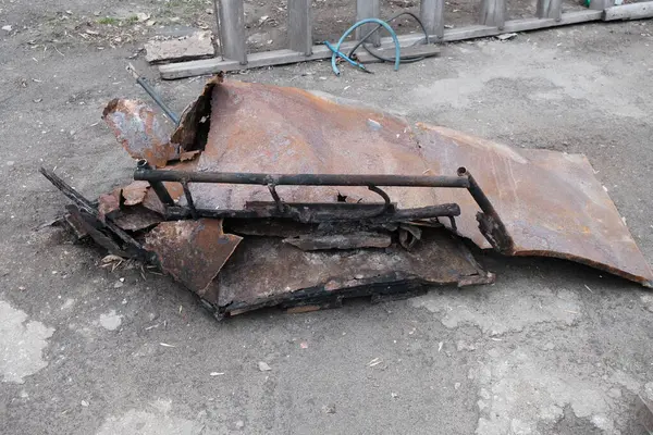 Satılık paslı metal makine.