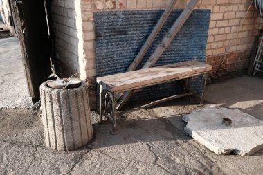 Eski paslı metal boru