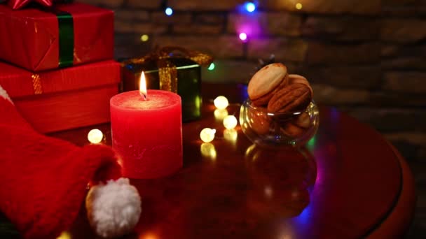 Close Magiczne Tło Boże Narodzenie Świecącymi Girlandy Wiszące Ścianie Cegły — Wideo stockowe
