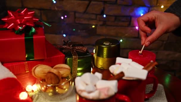 Przytulne Magiczne Tło Świąteczne Prezentami Pieczone Ciasta Filiżanki Gorącego Kakao — Wideo stockowe