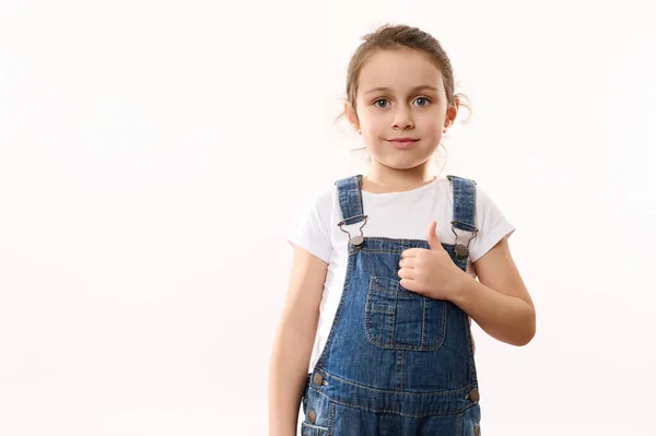 Schöne Europäische Grundschullehrerin Vorschulkind Kleines Mädchen Der Ersten Klasse Trägt — Stockfoto