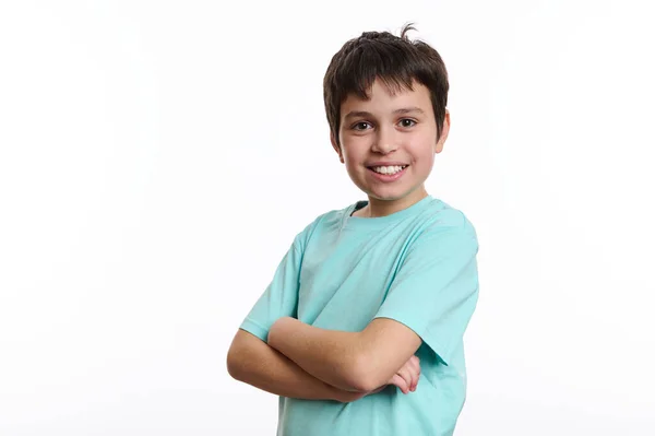 Stilig Glad Pre Tonåring Pojke Ler Med Vackra Toothy Leende — Stockfoto