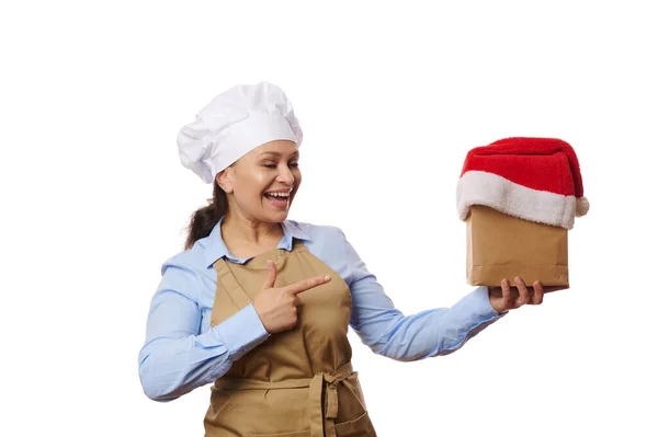 Cheerful Waitress Wearing Beige Chef Apron Pointing Disposable Eco Paper — Stock Photo, Image