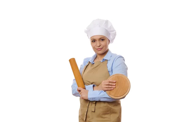 Retrato Chef Pastelería Femenina Segura Uniforme Profesional Posando Con Tabla — Foto de Stock