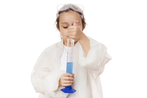 Részletek Kisgyermek Kezei Kémikus Tudós Aki Néhány Csepp Reagenst Csepegtet — Stock Fotó