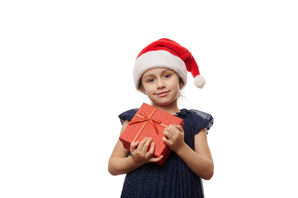 Kaukasische Schöne Lächelnde Kleine Mädchen Mit Weihnachtsmannmütze Und Elegantem Abendkleid — Stockfoto