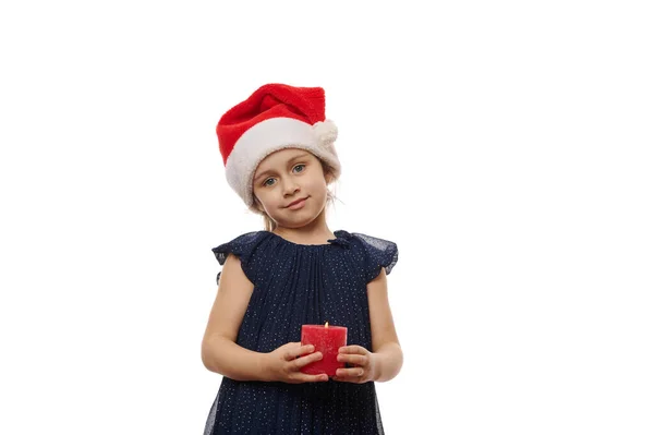 Schöne Kindermädchen Mit Nikolausmütze Und Elegantem Blauem Kleid Eine Rote — Stockfoto