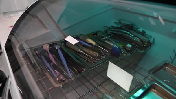 View Glass Ultraviolet Autoclave Sterilizer Stainless Steel Dentist Instruments Metal — Stock videók