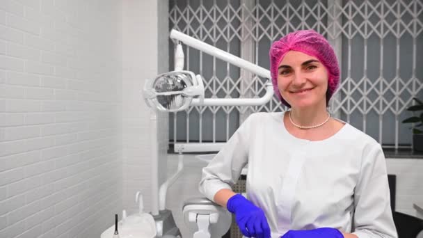 Confident Portrait Caucasian Beautiful Woman Dentist Putting Medical Mask Smiling — Stockvideo