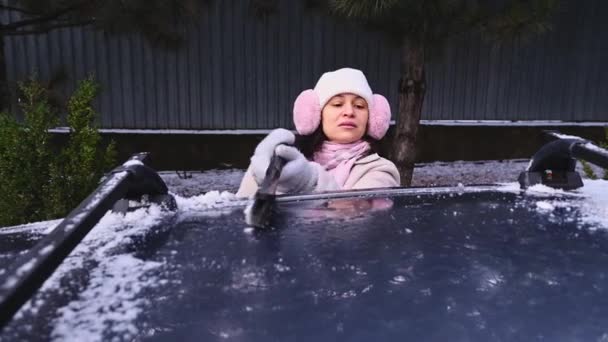 Winter Scene Multi Ethnic Mature Woman Female Driver Fluffy Earmuffs — Stok Video