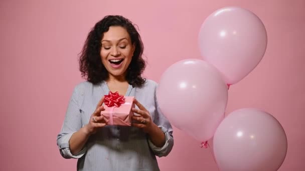 Delightful Pretty Woman Expressing Surprise Happy Present Shaking Gift Box — Vídeos de Stock