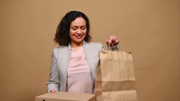 Multitasking Businesswoman Provozovatel Svědomitý Zákazník Objednávající Jídlo Oběd Ekologicky Šetrných — Stock video
