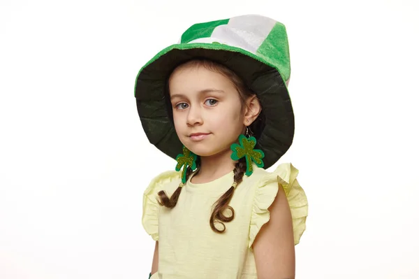 Знімок Стильної Ірландської Маленької Дівчинки Одягненої Leprechaun Дня Святого Патрика — стокове фото