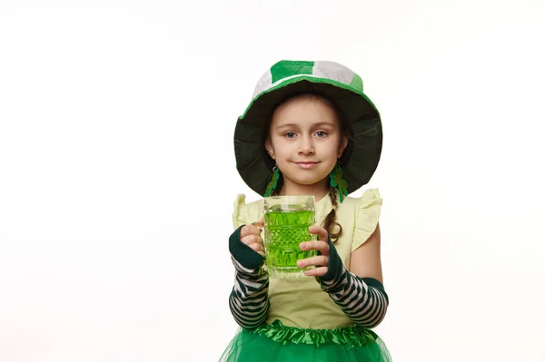 Criança Adorável Menina Vestida Duende Com Chapéu Com Folhas Trevo — Fotografia de Stock