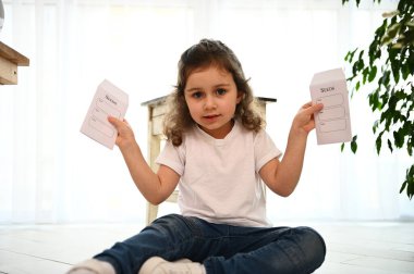 Beyaz, sevimli çocuk, tapılası bebek kameraya özgüvenle bakıyor, beyaz paketlerde tohumları tutuyor, ev balkonunda bedava reklam alanı var. Tarım İnsanları Ekoloji Doğası