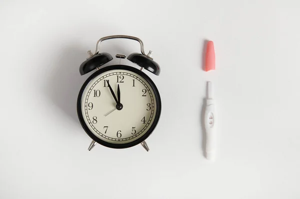Still Life Black Vintage Alarm Clock Inkjet Positive Pregnancy Test — Stock Photo, Image