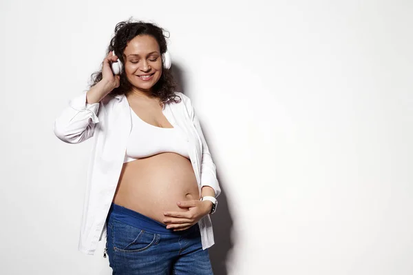 Multi Ethnic Millennial Happy Sexy Gravid Female Prenatal Pregnant Woman — стоковое фото