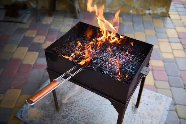 Empty Flaming Charcoal Grill Open Fire Ready Product Placement Concept — Stock Photo, Image