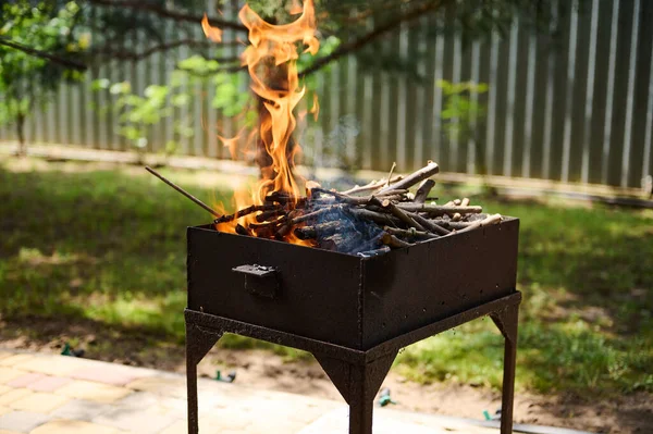 Bbq Barbecue Charcoal Fire Grill Selective Focus Close Empty Flaming — Stock Photo, Image