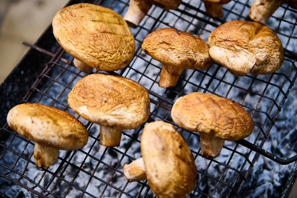 Ainda Vida Com Cogumelos Portobello Champignon Marrons Que Cozinha Grelha — Fotografia de Stock