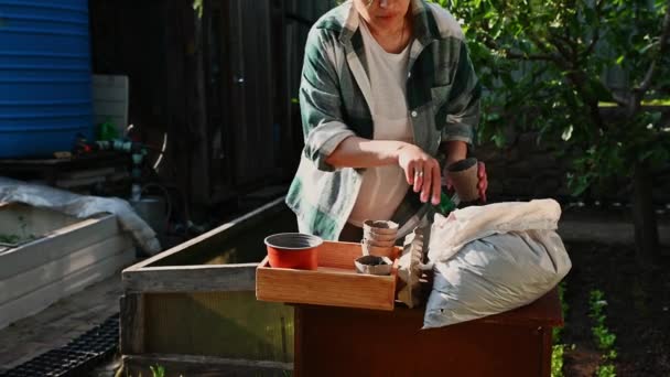Bahar Ekimi Bahçıvanlık Tarım Hobisi Kadın Çiftçi Bahçıvanın Tohumları Ekmek — Stok video