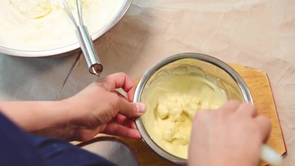 Üst Düzey Pasta Şefi Şekerleme Isıtıcısı Banyosunda Belçika Çikolatası Jöle — Stok video