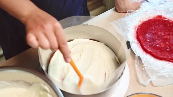 Ansicht Von Oben Schritt Der Vorbereitung Französisch Süße Mousse Dessert — Stockvideo