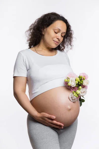 Hamilelik Annelik Anneler Günü Konsepti Güzel Hamile Bir Kadın Bir — Stok fotoğraf
