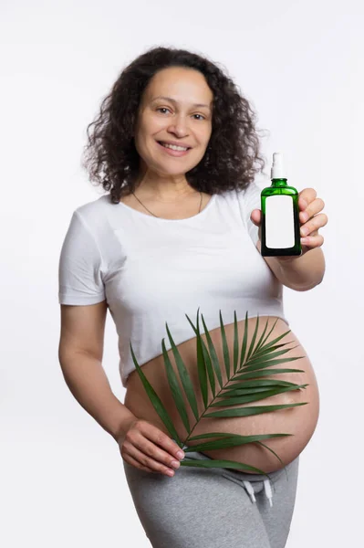 Smiling Happy Pregnant Woman Shows Camera Stretch Marks Massage Oil — Stock Photo, Image