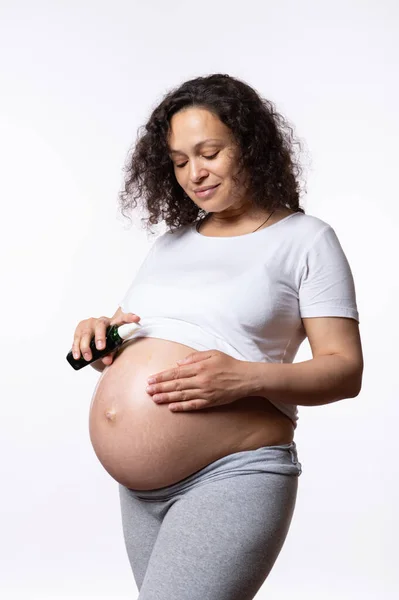 Vertical Advertising Studio Portrait Expectant Pregnant Woman Applying Massage Oil — Stock Photo, Image
