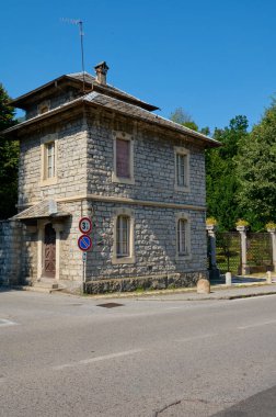 Lombardiya 'da İtalyan şehrinde bir kır evi, villa ve malikanenin dikey fotoğrafçılığı