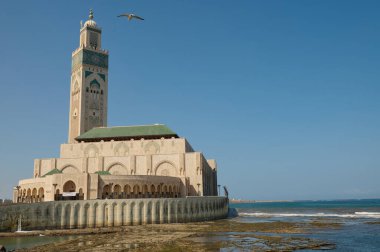 Hasan 2 'deki Casablanca Fas Camii. 21. yüzyılın mimari harikası. İslami anıt mermerden inşa edilir. Fas 'a gidiyorum. Turizm ve seyahat beldesi kavramı