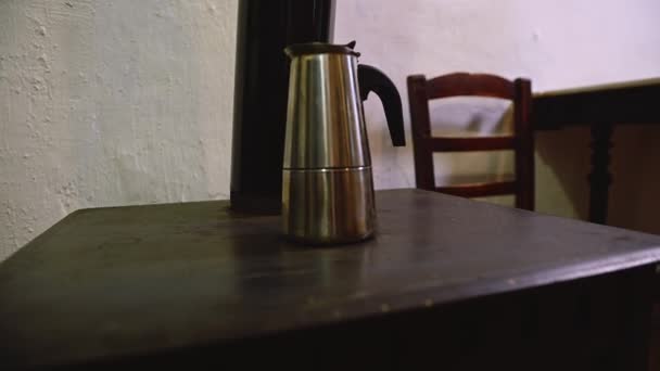 Una Cafetera Espresso Clásica Acero Inoxidable Superficie Caliente Estufa Leña — Vídeo de stock