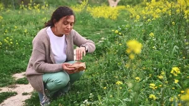Young Woman Sneezing While Smelling Wildflowers Collects Eco Friendly Medicinal — Stock Video