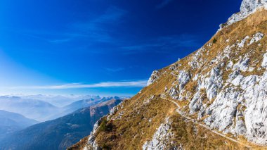 Friuli-Venezia Giulia, İtalya 'nın Alplerinde güneşli bir Ekim günü