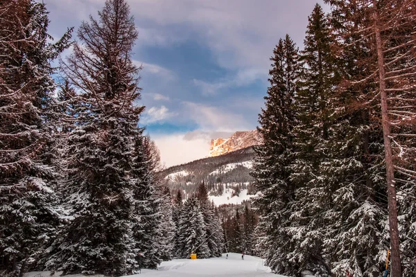Sol Pone Valle Alpino Italia Durante Invierno Nevado — Foto de Stock