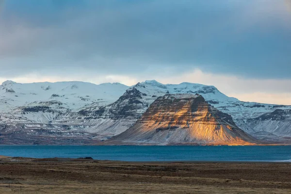 冰岛Grundarfirur的Kirkjufell在寒冷的行军日 — 图库照片