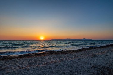 Kos Adası 'ndaki sahilde güzel bir öğleden sonra.