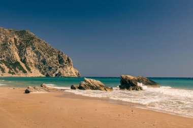 Kos Adası 'ndaki Kavo Paradiso plajında güzel bir gün.