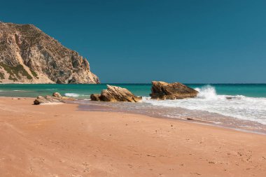 Kos Adası 'ndaki Kavo Paradiso plajında güzel bir gün.