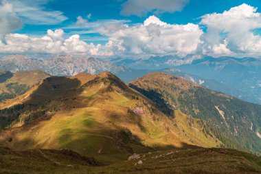 İtalya 'nın Friuli-Venezia Giulia Alplerinde güneşli bir Eylül günü